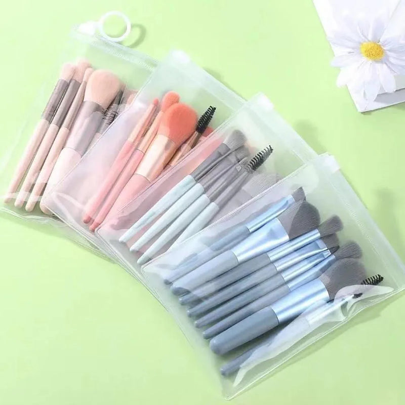 Kit w/8 Makeup Brushes with Transparent Case